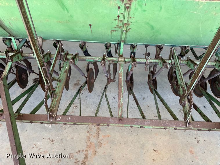 image for item NQ9747 John Deere  E0DRB grain drill