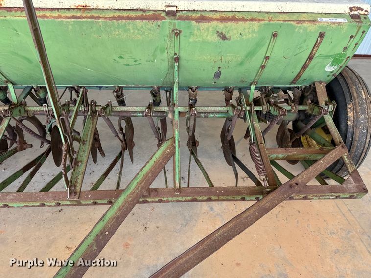 image for item NQ9747 John Deere  E0DRB grain drill