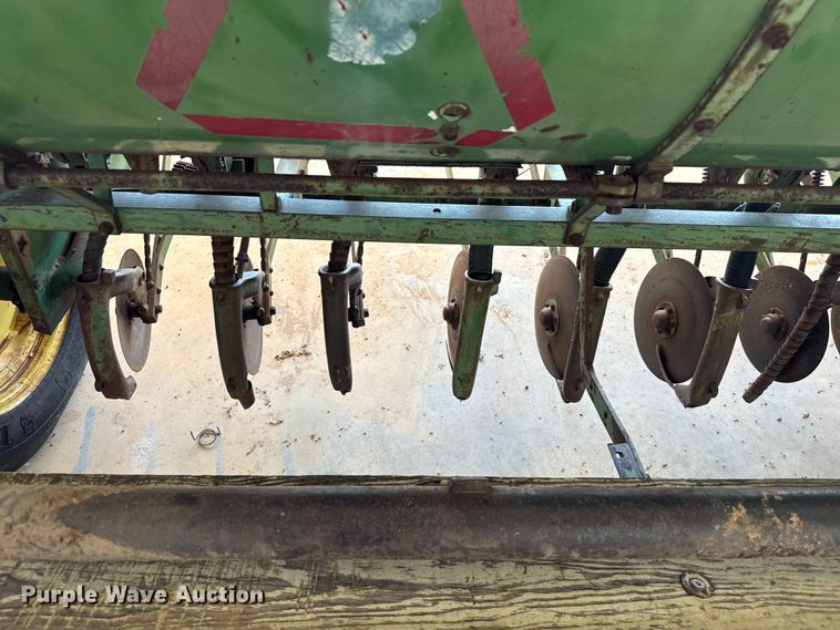 image for item NQ9747 John Deere  E0DRB grain drill