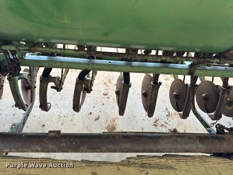 image for item NQ9747 John Deere  E0DRB grain drill