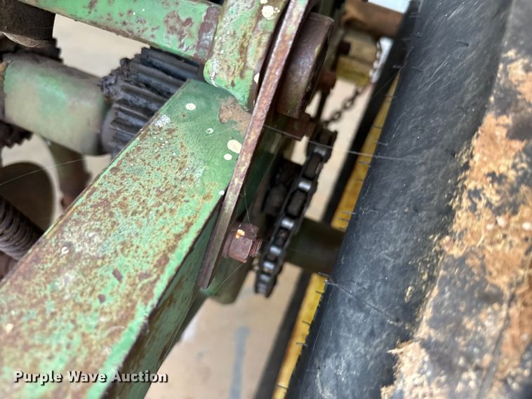 image for item NQ9747 John Deere  E0DRB grain drill