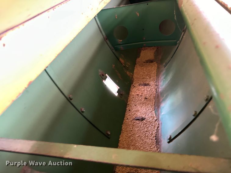 image for item NQ9747 John Deere  E0DRB grain drill