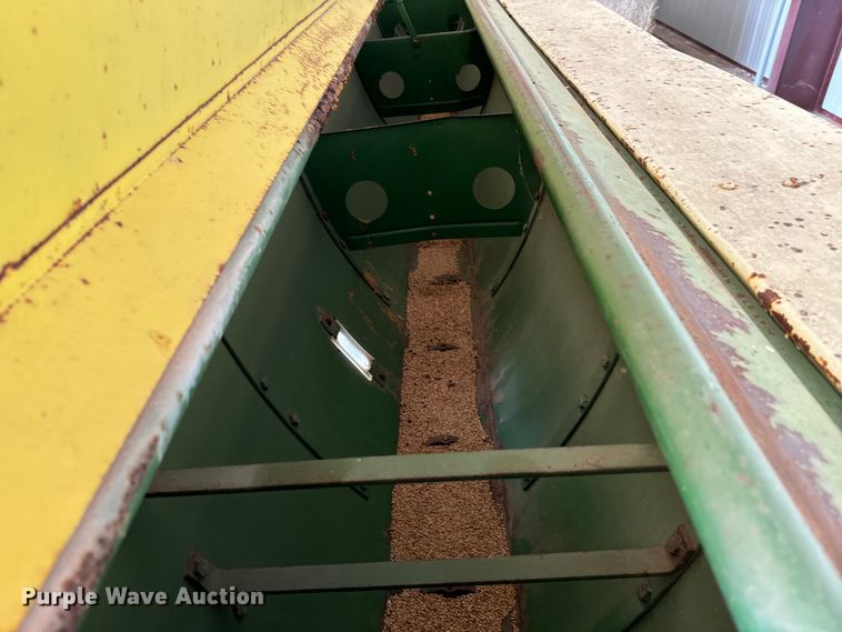 image for item NQ9747 John Deere  E0DRB grain drill