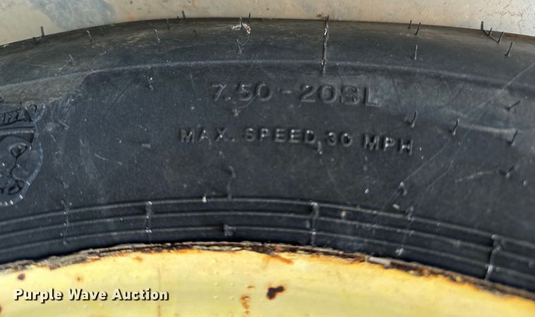 image for item NQ9747 John Deere  E0DRB grain drill