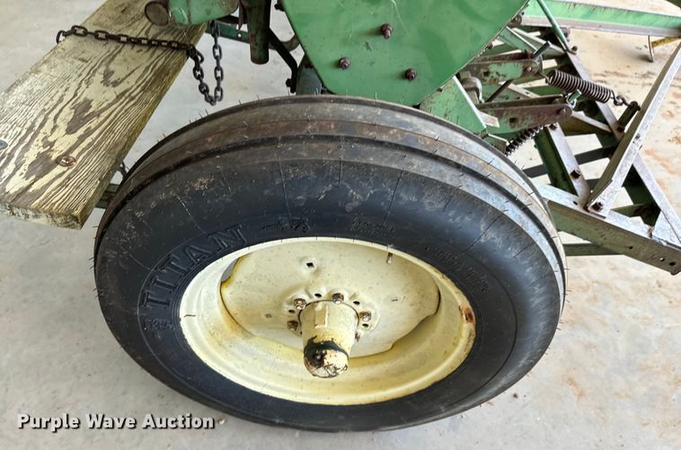 image for item NQ9747 John Deere  E0DRB grain drill