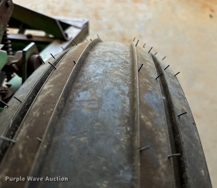 image for item NQ9747 John Deere  E0DRB grain drill