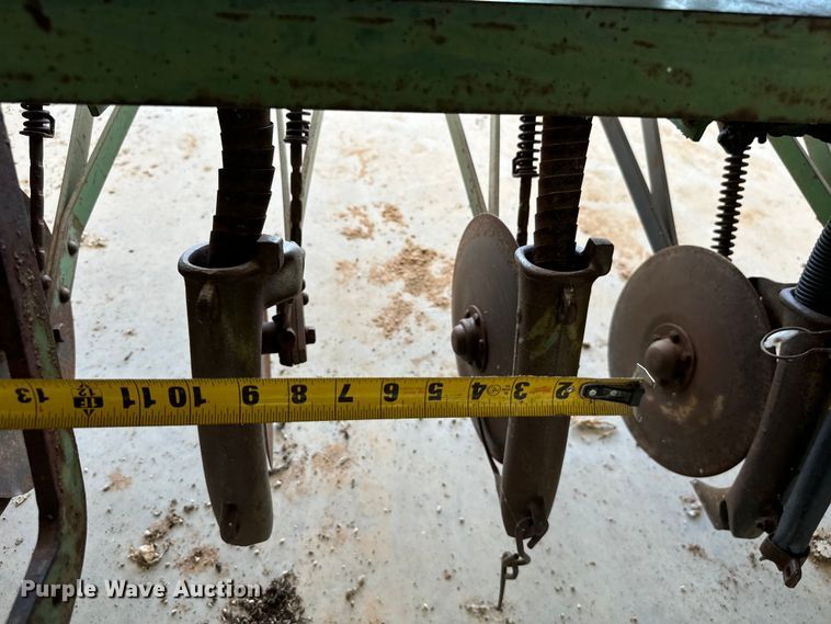 image for item NQ9747 John Deere  E0DRB grain drill