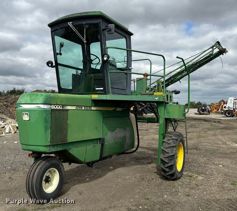image for item OG9687 1990 John Deere  6000 sprayer