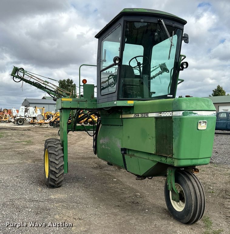 image for item OG9687 1990 John Deere  6000 sprayer