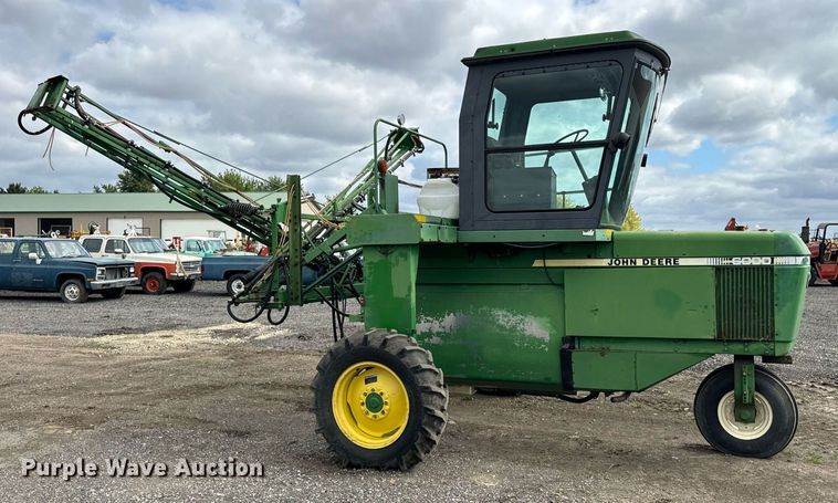 image for item OG9687 1990 John Deere  6000 sprayer