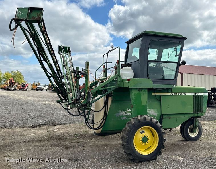 image for item OG9687 1990 John Deere  6000 sprayer