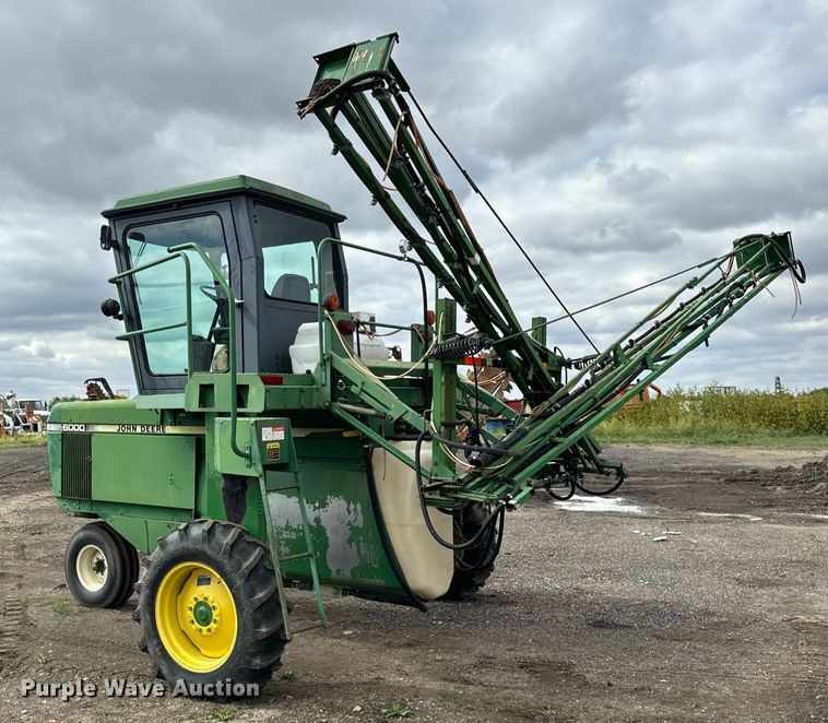 image for item OG9687 1990 John Deere  6000 sprayer