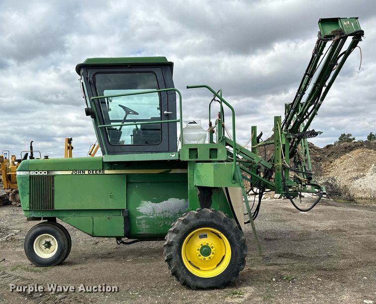 image for item OG9687 1990 John Deere  6000 sprayer