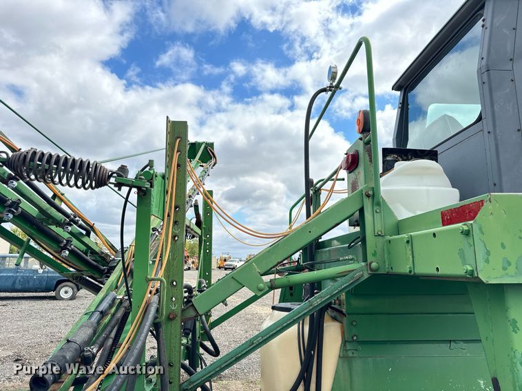 image for item OG9687 1990 John Deere  6000 sprayer