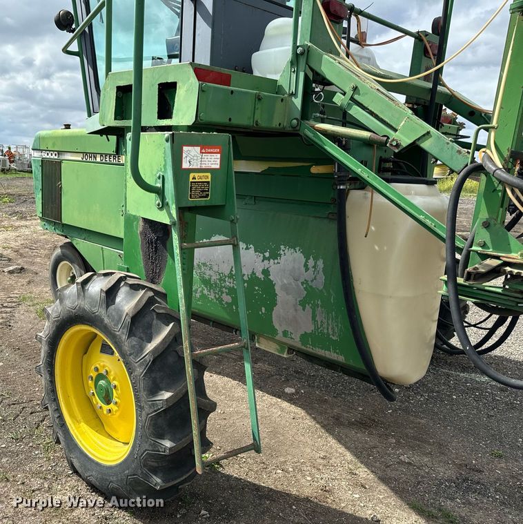 image for item OG9687 1990 John Deere  6000 sprayer