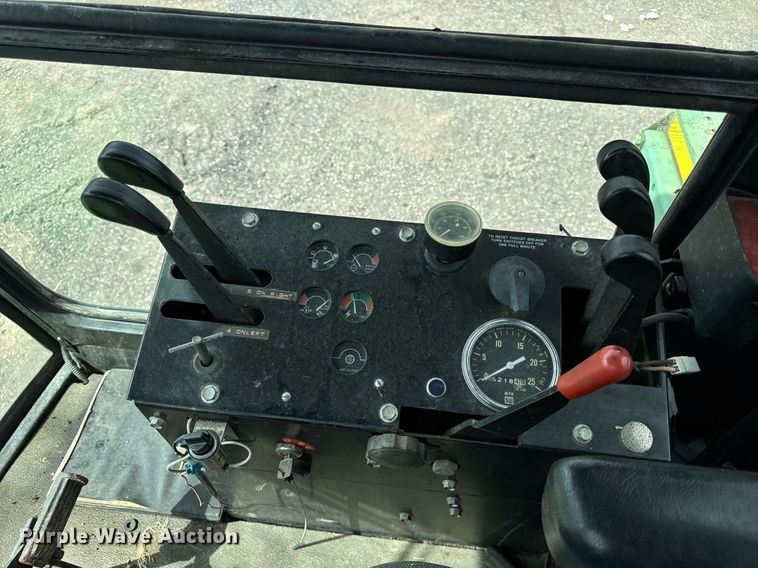 image for item OG9687 1990 John Deere  6000 sprayer