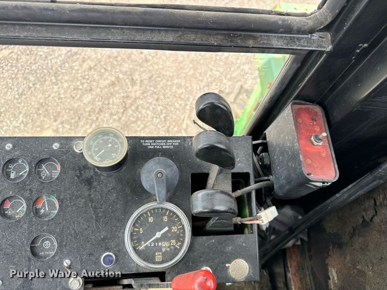 image for item OG9687 1990 John Deere  6000 sprayer