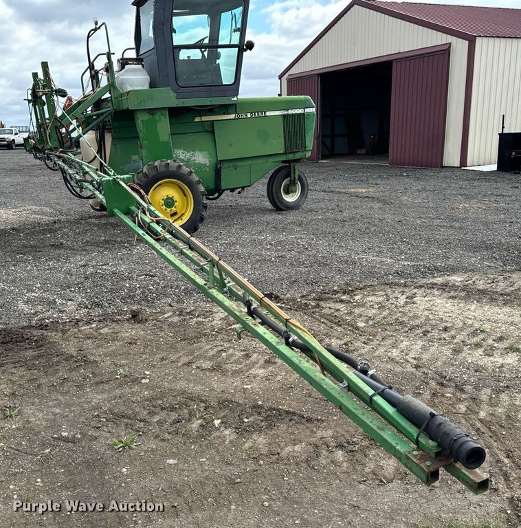 image for item OG9687 1990 John Deere  6000 sprayer