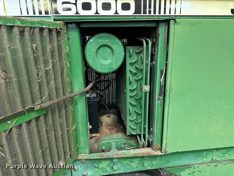 image for item OG9687 1990 John Deere  6000 sprayer
