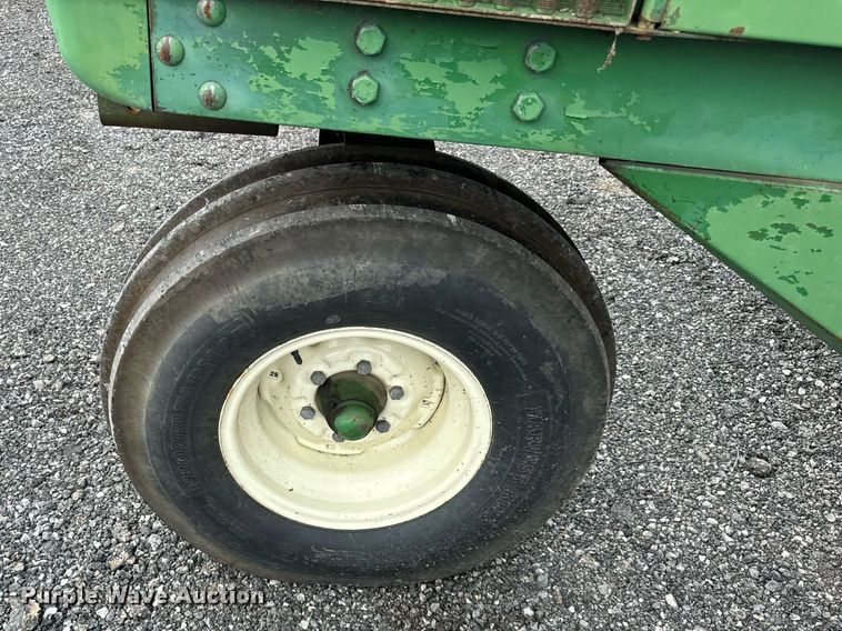 image for item OG9687 1990 John Deere  6000 sprayer