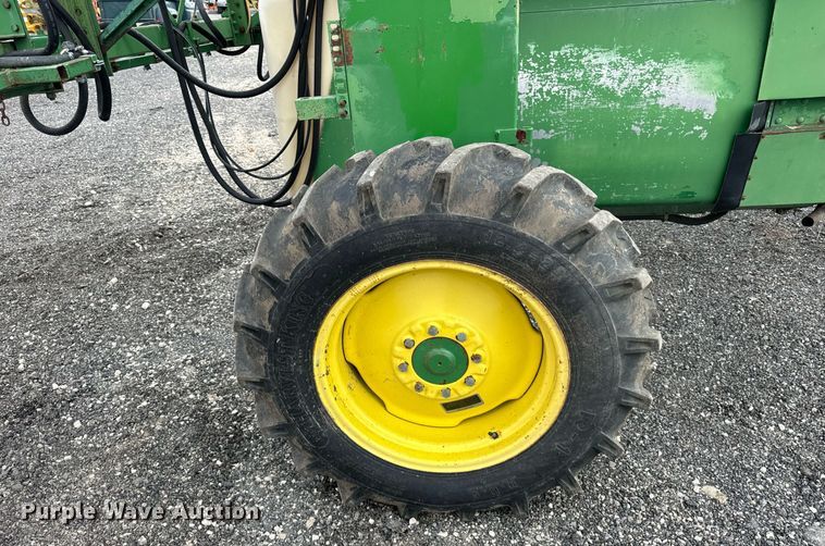 image for item OG9687 1990 John Deere  6000 sprayer