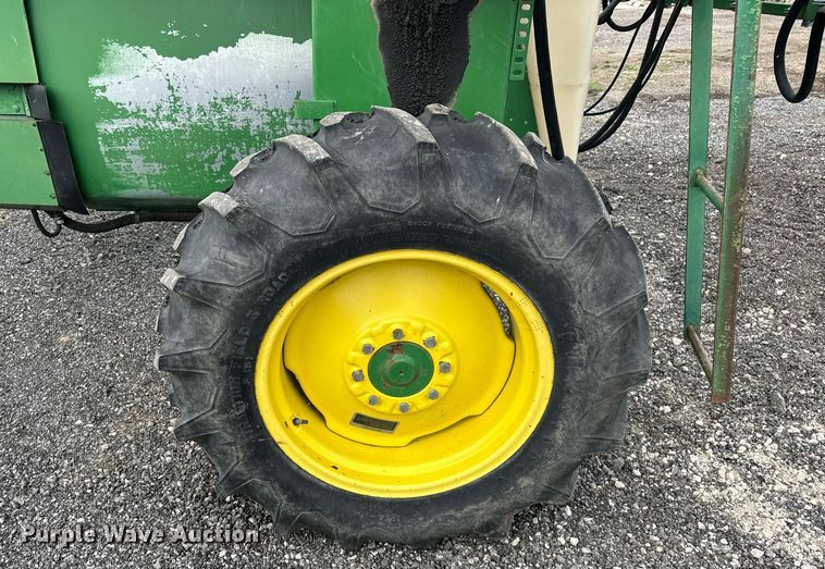 image for item OG9687 1990 John Deere  6000 sprayer