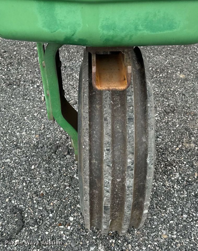 image for item OG9687 1990 John Deere  6000 sprayer