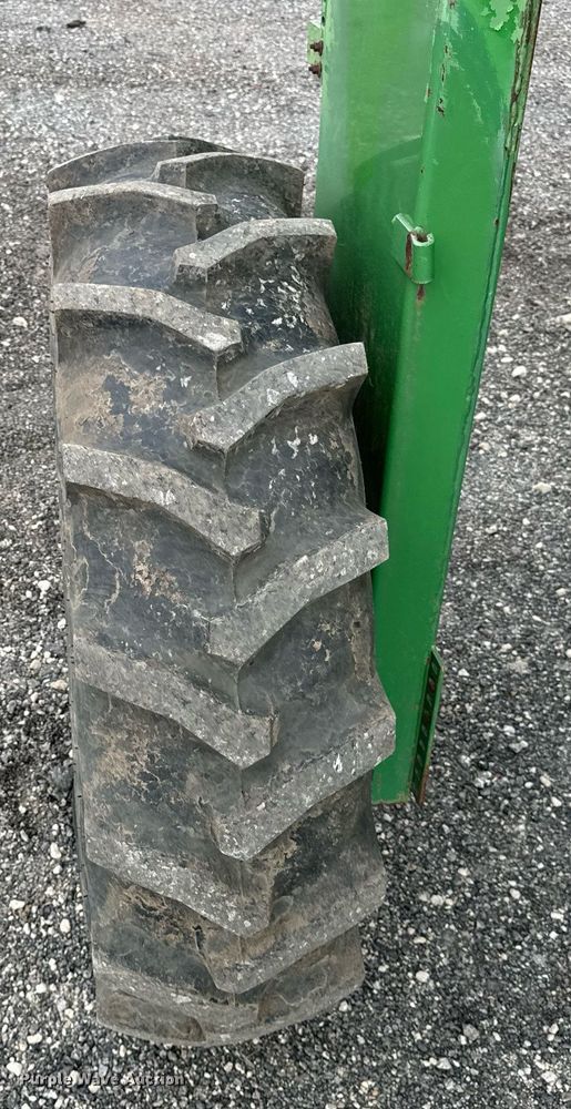 image for item OG9687 1990 John Deere  6000 sprayer