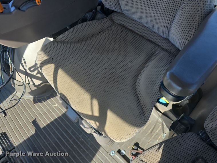 image for item OH9783 2013 John Deere 7215R MFWD tractor