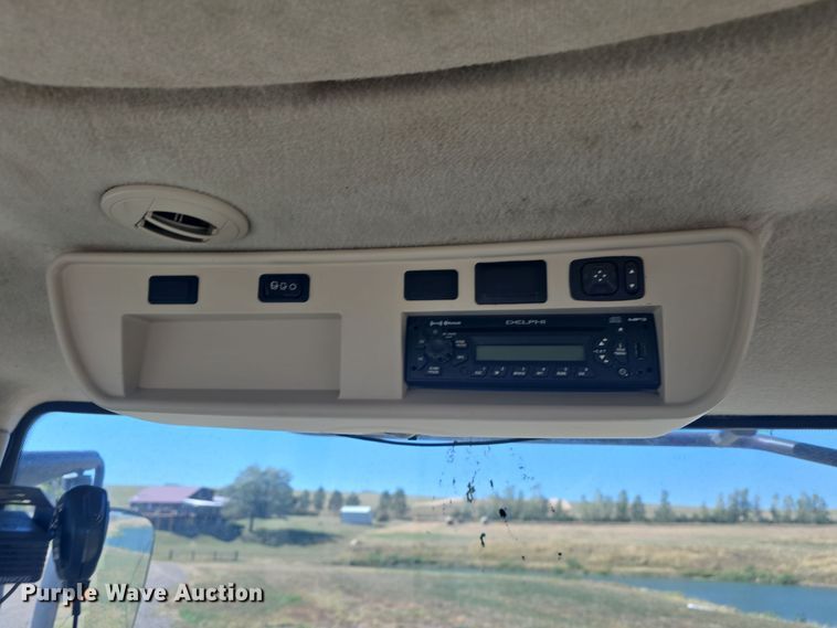 image for item OH9783 2013 John Deere 7215R MFWD tractor