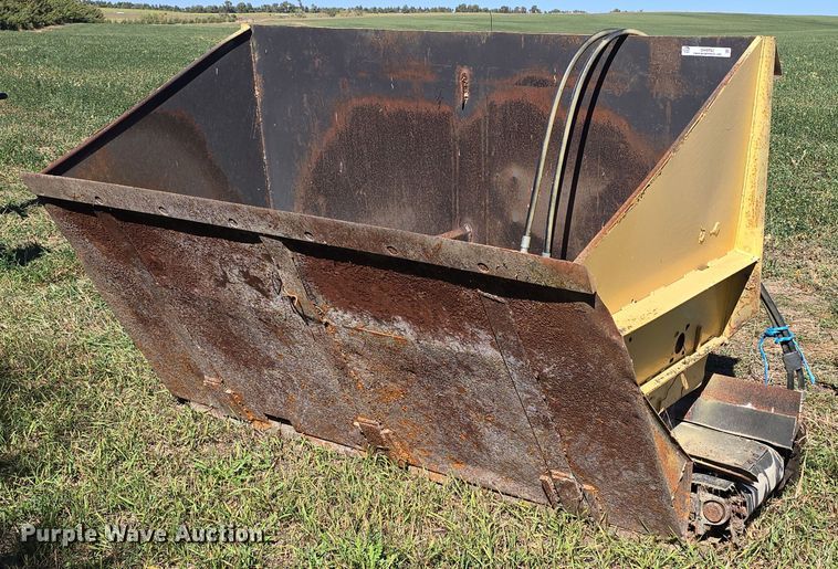 image for item OH9792 Rubber Round-Up 2125 conveyor bucket