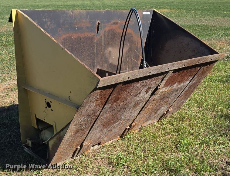 image for item OH9792 Rubber Round-Up 2125 conveyor bucket