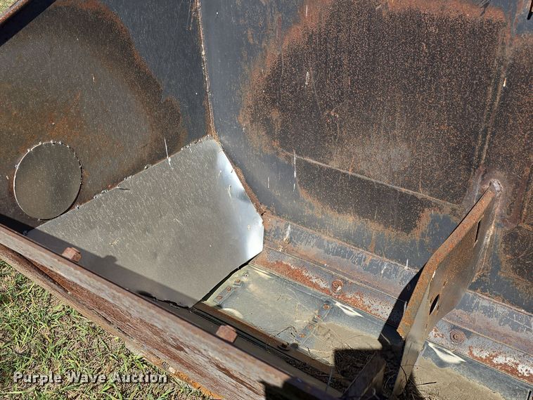 image for item OH9792 Rubber Round-Up 2125 conveyor bucket