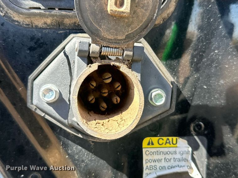 image for item DD3267 2010 Freightliner  Cascadia semi truck