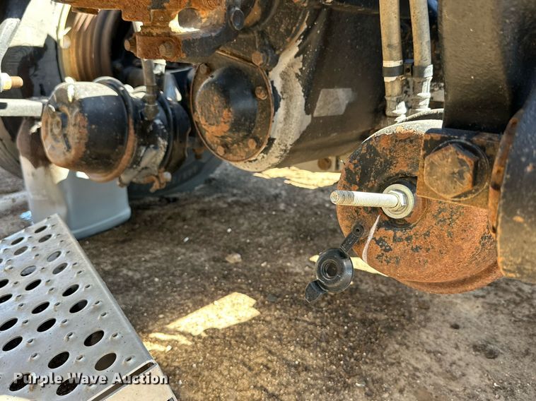 image for item DD3267 2010 Freightliner  Cascadia semi truck