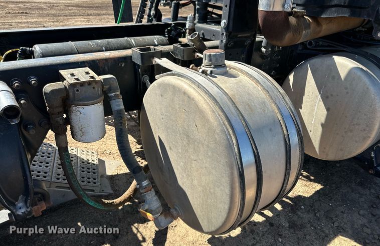 image for item DD3267 2010 Freightliner  Cascadia semi truck