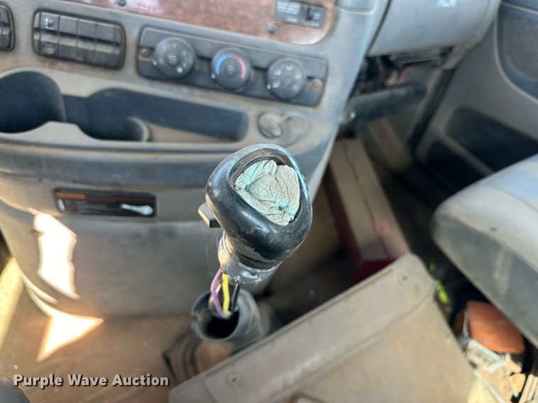 image for item DD3267 2010 Freightliner  Cascadia semi truck