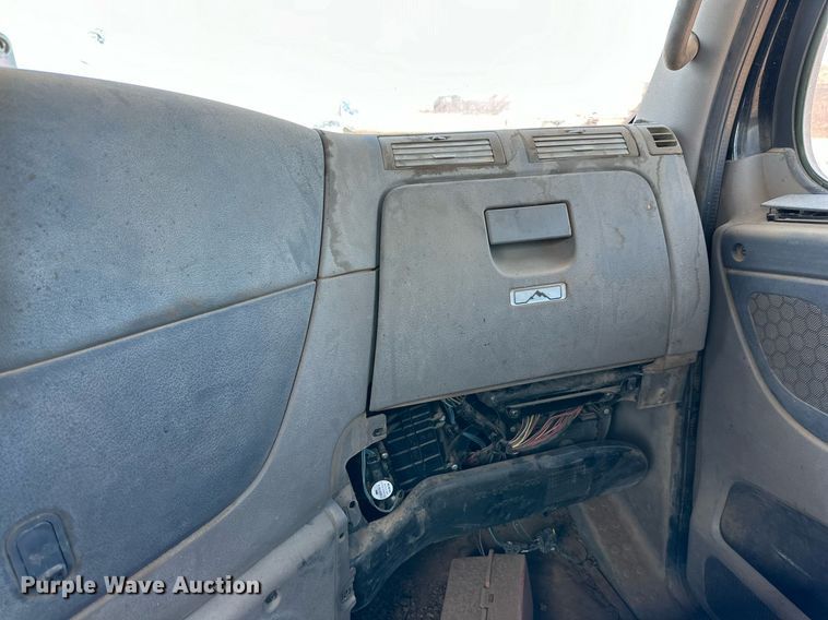 image for item DD3267 2010 Freightliner  Cascadia semi truck