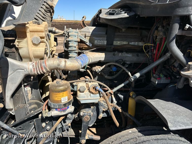 image for item DD3267 2010 Freightliner  Cascadia semi truck