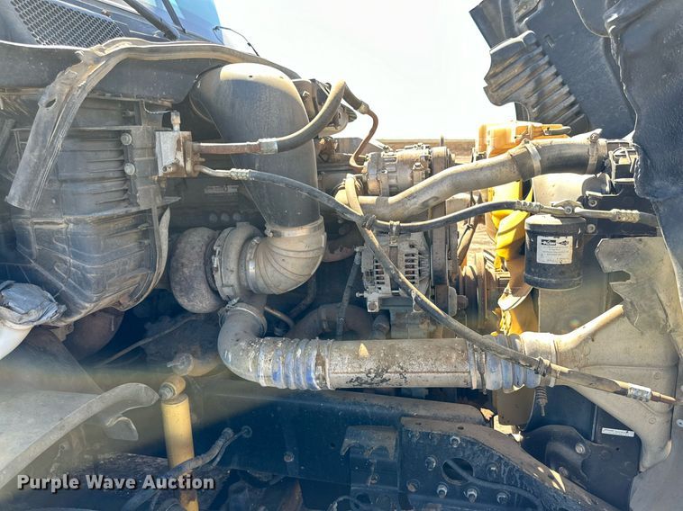 image for item DD3267 2010 Freightliner  Cascadia semi truck