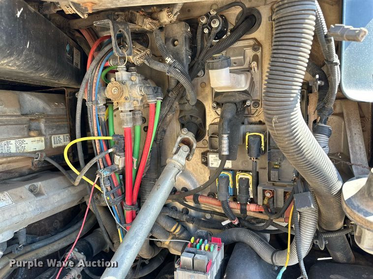 image for item DD3267 2010 Freightliner  Cascadia semi truck