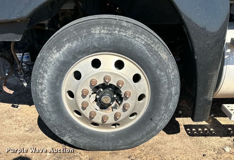 image for item DD3267 2010 Freightliner  Cascadia semi truck