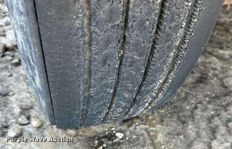 image for item DD3267 2010 Freightliner  Cascadia semi truck