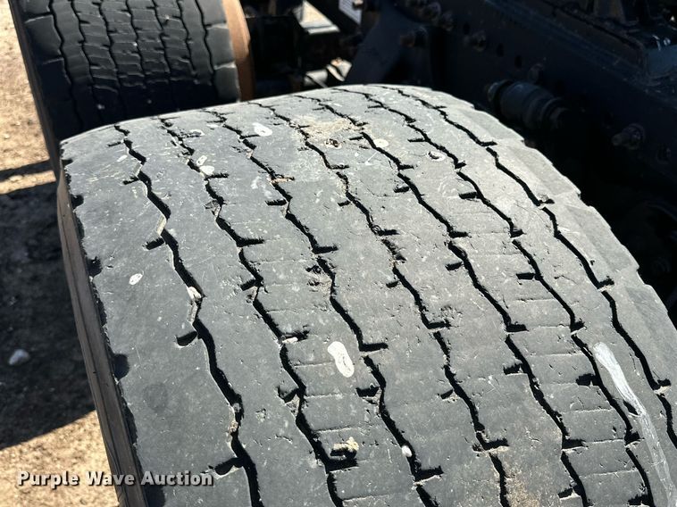 image for item DD3267 2010 Freightliner  Cascadia semi truck