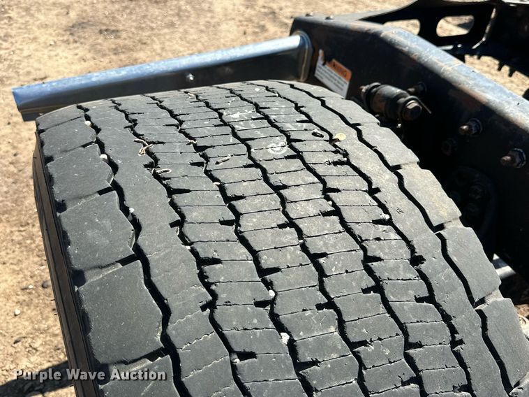 image for item DD3267 2010 Freightliner  Cascadia semi truck