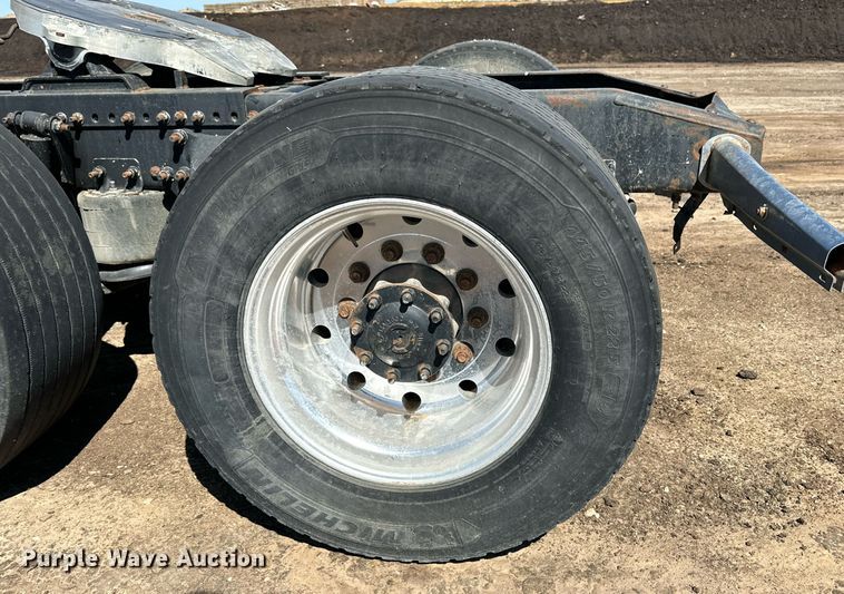 image for item DD3267 2010 Freightliner  Cascadia semi truck