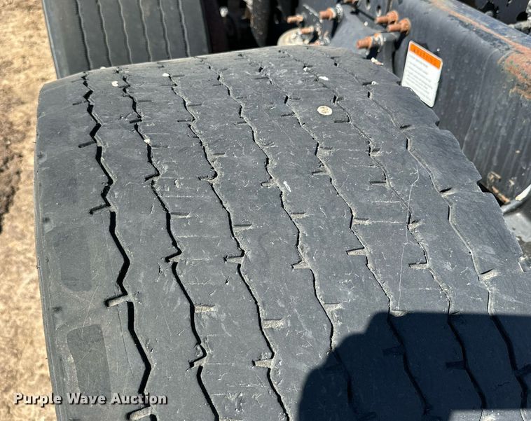 image for item DD3267 2010 Freightliner  Cascadia semi truck