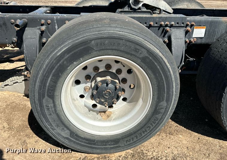 image for item DD3267 2010 Freightliner  Cascadia semi truck