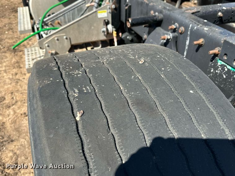 image for item DD3267 2010 Freightliner  Cascadia semi truck