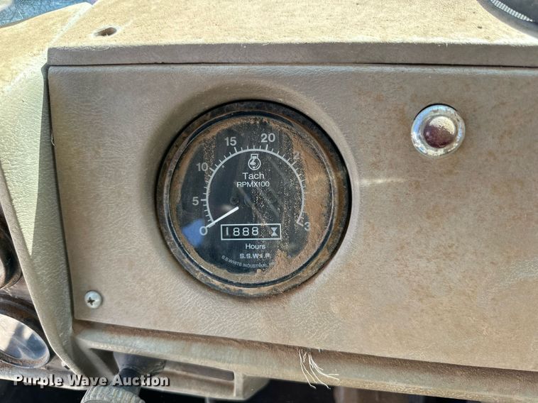 image for item DD3293 1981 Mack R685ST semi truck